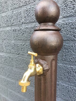 Wasserhahn als Standbrunnen, Aluminium inkl. Messing